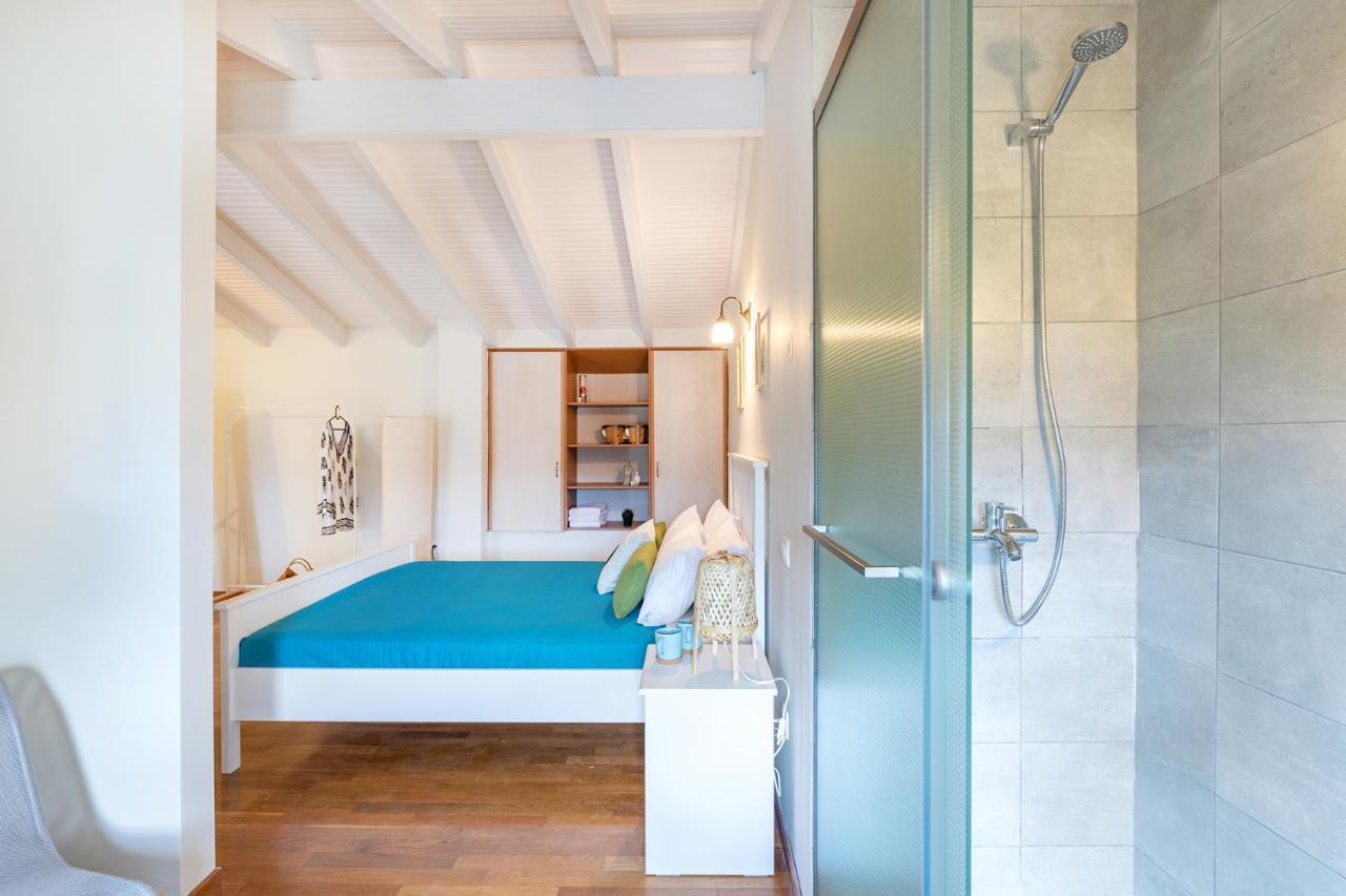 Spyrelia Villa With Private Pool & Outdoor Hot Tub Dasziá Kültér fotó